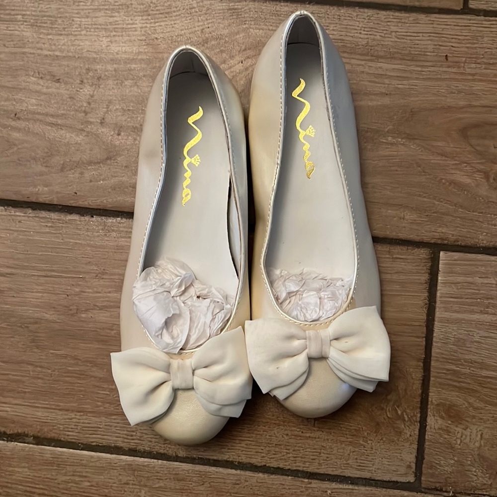 Girl’s dress shoes